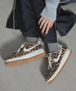 Кроссовки Nike W AIR FORCE 1 07