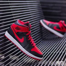 Jordan 1 Mid 