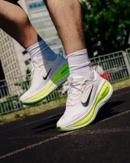 Кроссовки Nike VOMERO PLUS