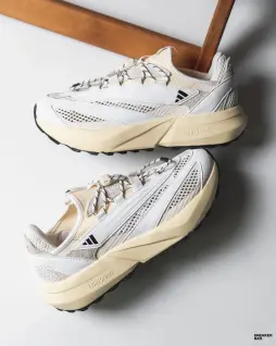 Кроссовки Adidas Lightblaze Vista