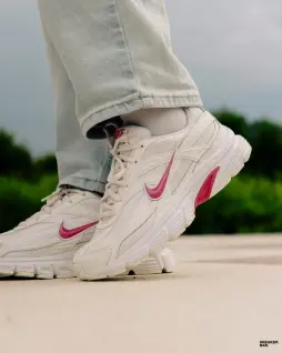 Кроссовки Nike WMNS INITIATOR